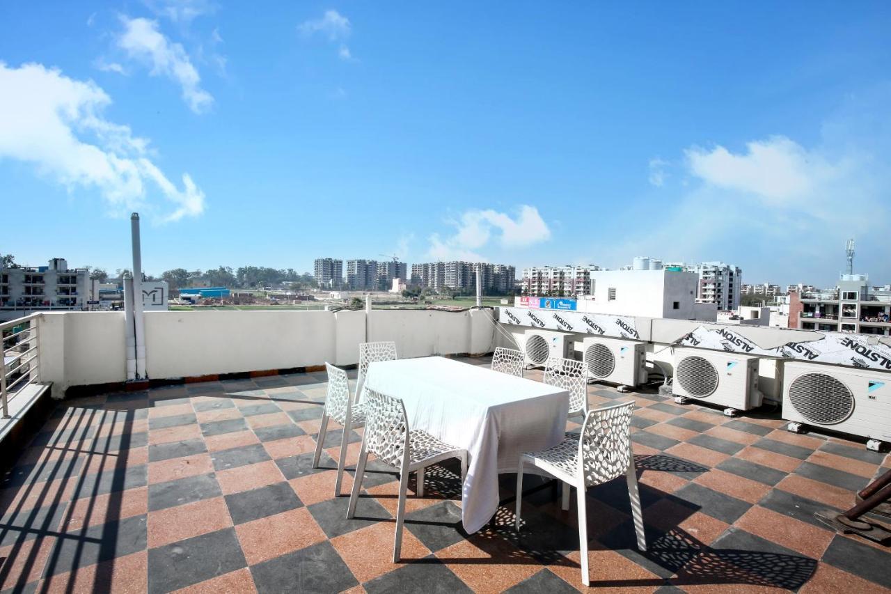 Hotel Woodcrest Zirakpur - Best Family Hotel By - A Unit Of Sidham Group Экстерьер фото