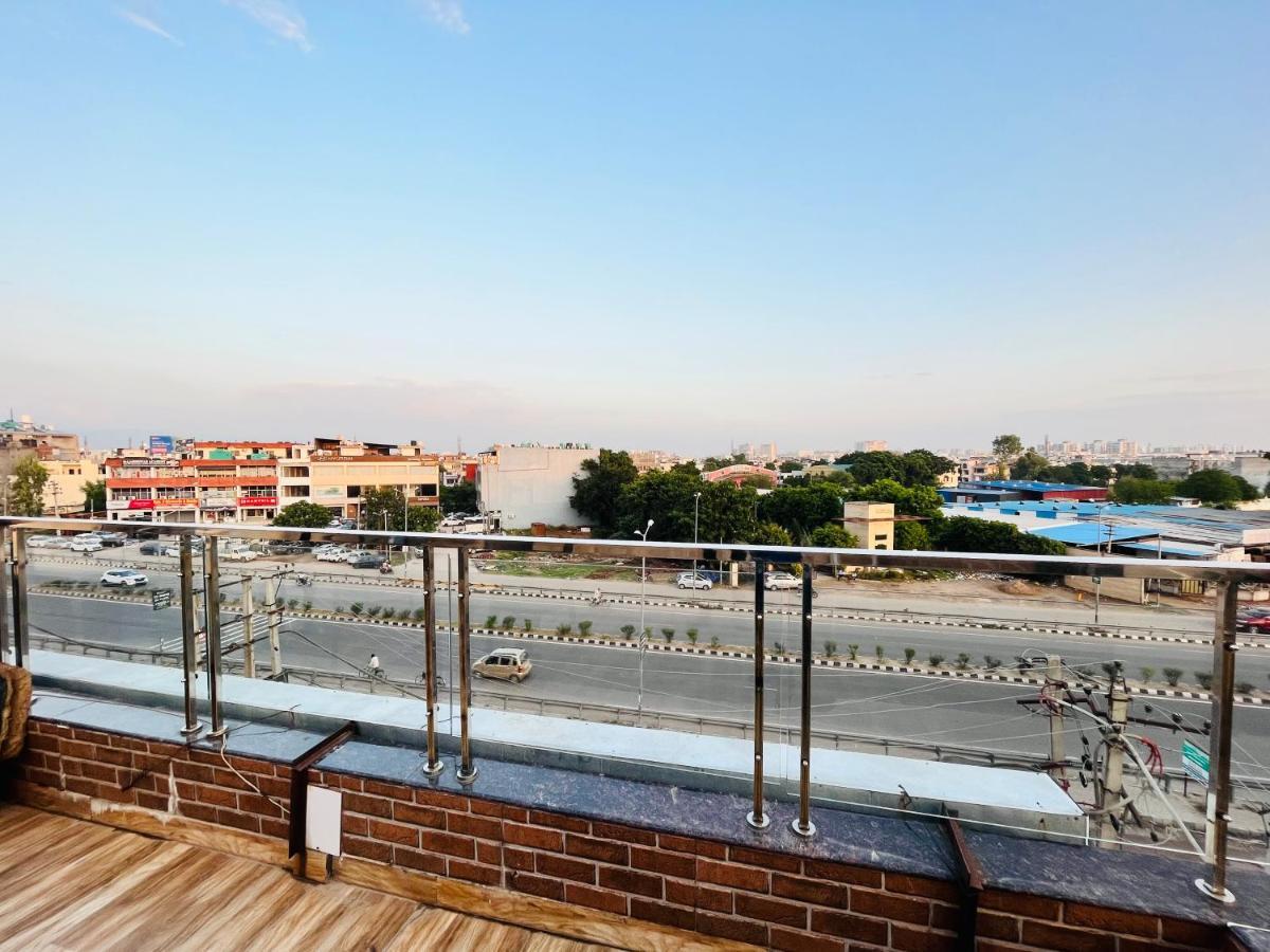 Hotel Woodcrest Zirakpur - Best Family Hotel By - A Unit Of Sidham Group Экстерьер фото