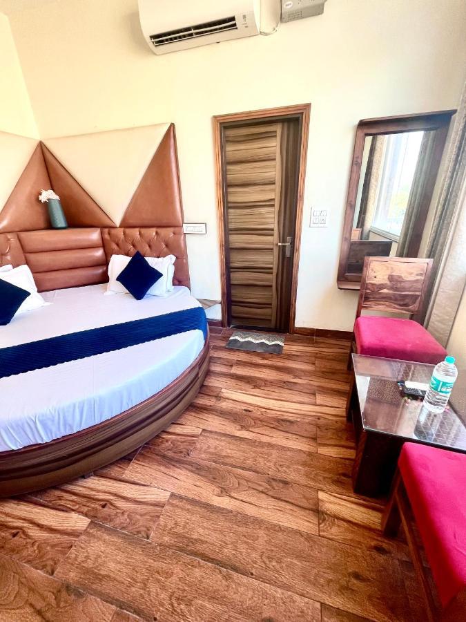 Hotel Woodcrest Zirakpur - Best Family Hotel By - A Unit Of Sidham Group Экстерьер фото