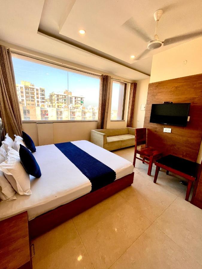 Hotel Woodcrest Zirakpur - Best Family Hotel By - A Unit Of Sidham Group Экстерьер фото